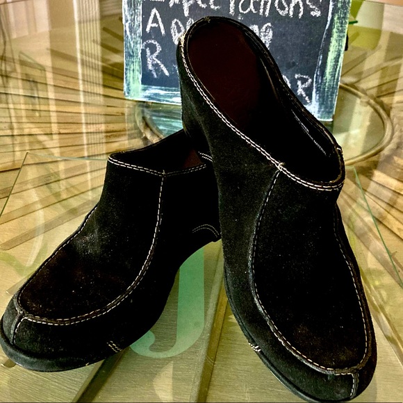 The best suede slides with STYLE. - Picture 1 of 7